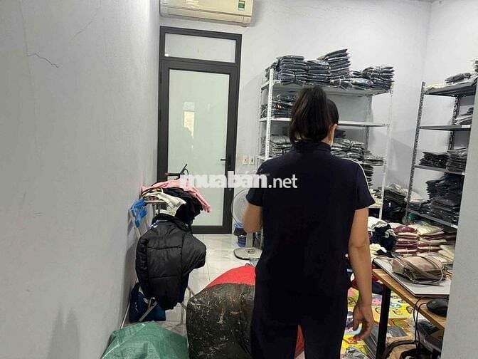 Bán nhà Kiến Hưng, HN căn 2 mặt tiền DT 51m2 cách đường 70 200m,