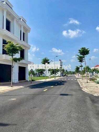 Bán gấp lô đất cổng Khu công nghiệp VSIP2 Tân Uyên Bình Dương