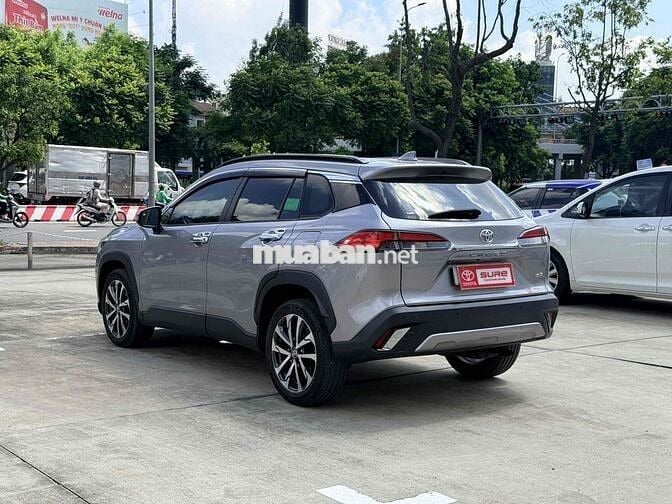 Toyota Corolla Cross 1.8V 2022 Bạc - Xe Lướt- Hãng