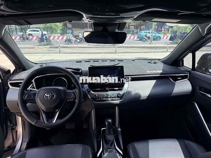 Toyota Corolla Cross 1.8V 2022 Bạc - Xe Lướt- Hãng