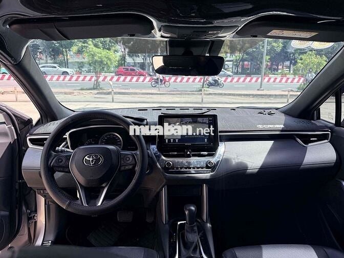 Toyota Corolla Cross 1.8V 2022 Bạc - Xe Lướt- Hãng