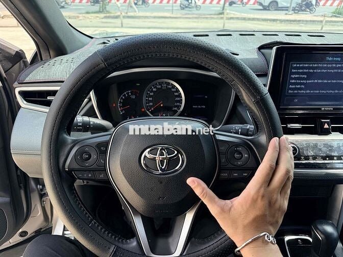 Toyota Corolla Cross 1.8V 2022 Bạc - Xe Lướt- Hãng