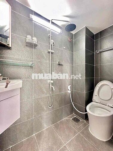 Cứu vớt mùa tìm phòng! Phòng tron gác lửng 30m2 Dương Quảng Hàm 4tr5