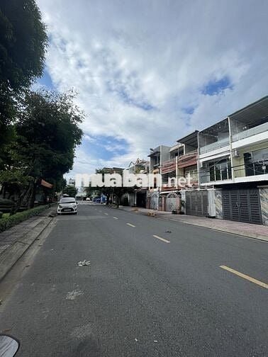Nhà 4x20m, 3 lầu, KDC Bùi Minh Trực, P.6, Q.8