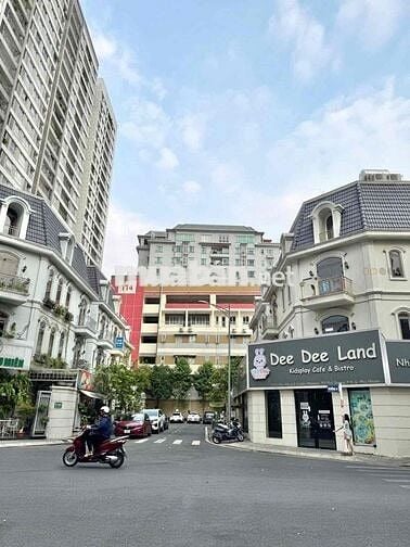 Nhà đẹp giá rẻ ngang lớn 10m 4 tầng ~ 500m2 SD | Nguyễn Văn Trỗi PN