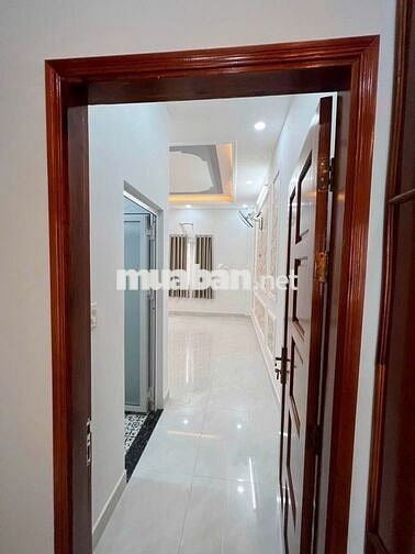 Cho thuê nhà 3 lầu mới đẹp mặt đường ht17 phường Hiệp Thành Q12
