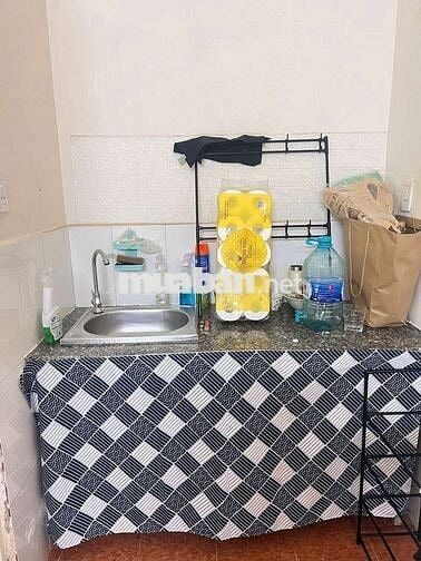 phòng trị 15m2 có máy lạnh  giờ giấc tự do