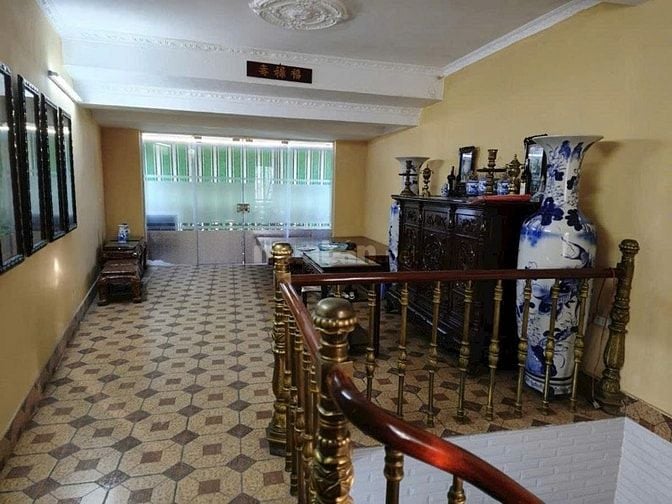 Cần tiền bán nhà đường Lĩnh Nam Hoàng Mai, đáo nợ, 48/60m² chỉ hơn 9tỷ