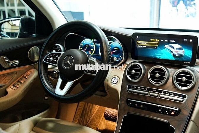 Mercedes-Benz GLC200 4Matic Model 2022 27000km