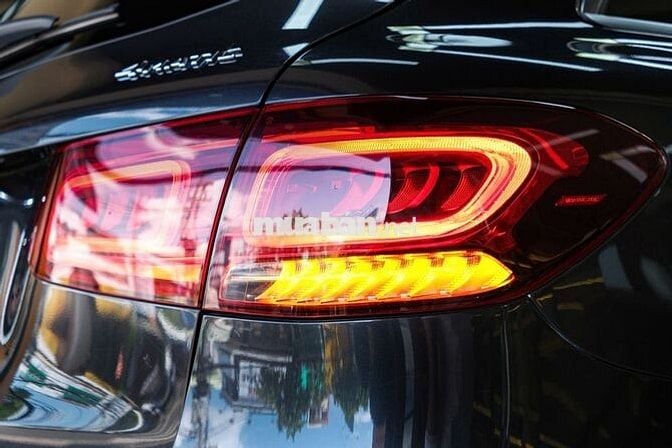 Mercedes-Benz GLC200 4Matic Model 2022 27000km