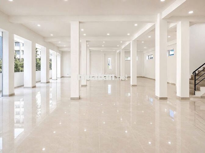 Cho thuê Góc 2MT Nguyễn chí thanh và Tạ Uyên , 30x16m , 6 tầng , 150Tr