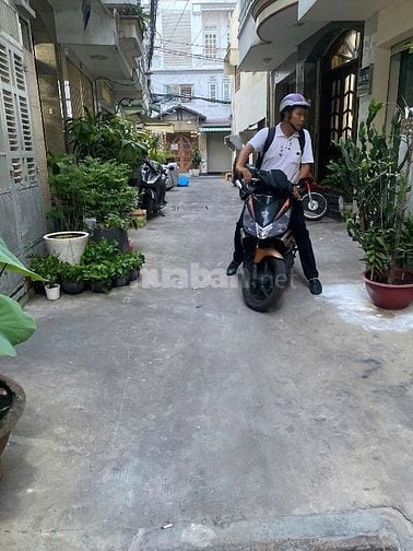 Hẻm Ba Tháng Hai,3 Tầng,3PN,gần khu chung cư Hoà Bình,an ninh, sạch sẽ