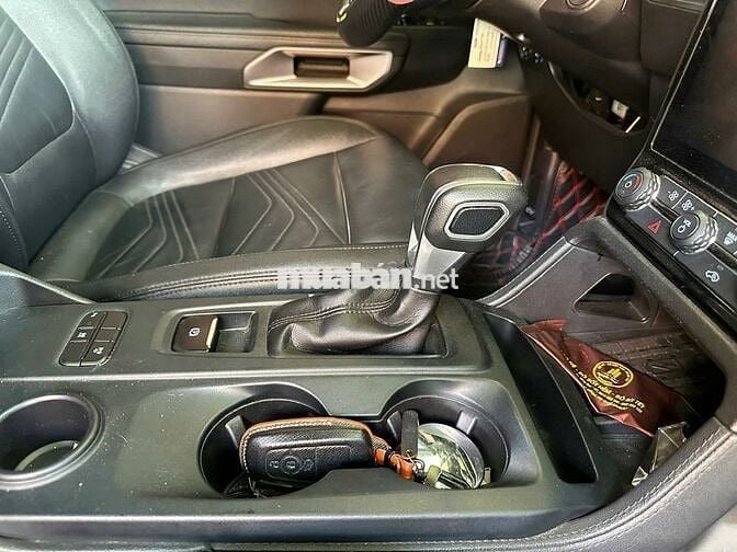 Ford Everest Titanium NextGen Titanium 4x2 2023 Đỏ