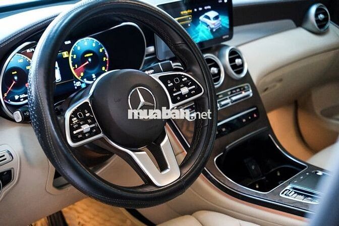 Mercedes-Benz GLC200 4Matic Model 2022 27000km