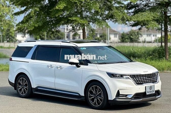 Kia Carnival Signature 2023 Trắng 7 chỗ