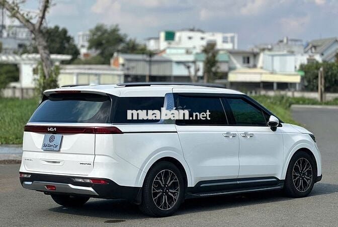 Kia Carnival Signature 2023 Trắng 7 chỗ