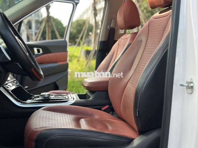 Kia Carnival Signature 2023 Trắng 7 chỗ