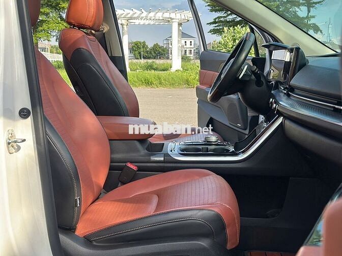 Kia Carnival Signature 2023 Trắng 7 chỗ