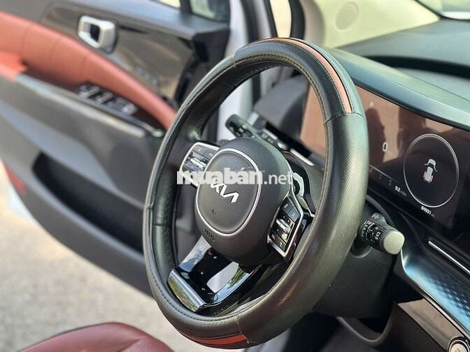 Kia Carnival Signature 2023 Trắng 7 chỗ