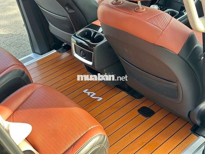 Kia Carnival Signature 2023 Trắng 7 chỗ