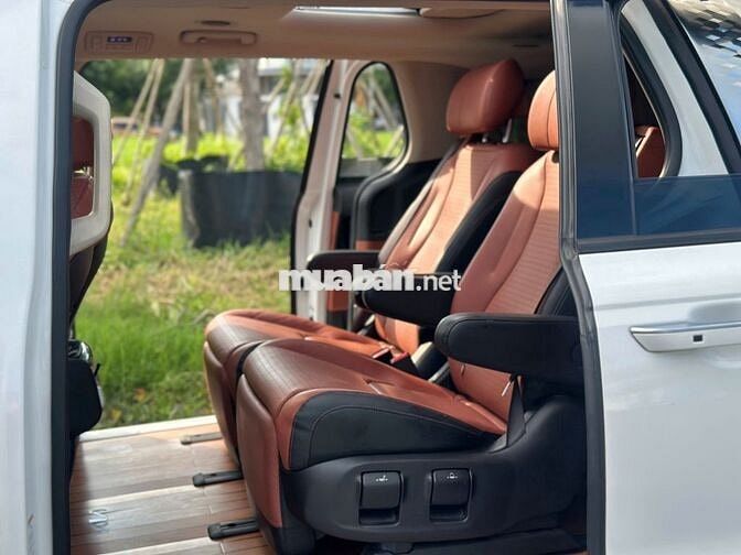 Kia Carnival Signature 2023 Trắng 7 chỗ