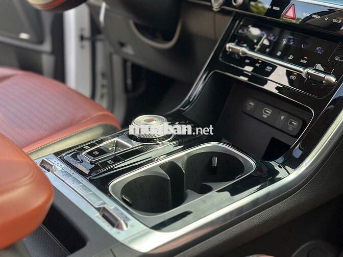 Kia Carnival Signature 2023 Trắng 7 chỗ