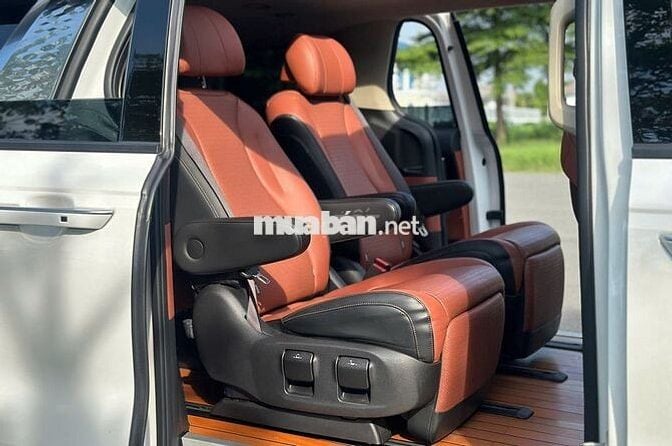 Kia Carnival Signature 2023 Trắng 7 chỗ