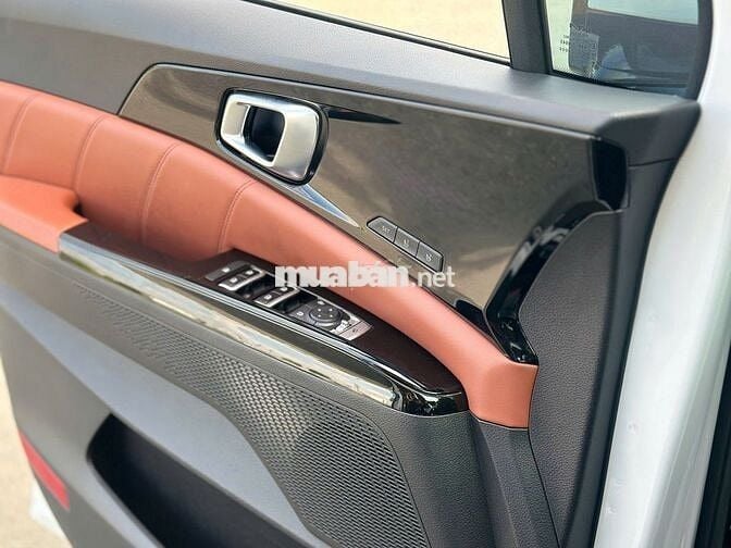 Kia Carnival Signature 2023 Trắng 7 chỗ