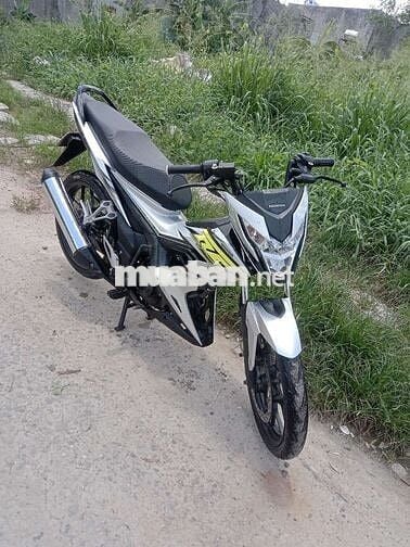 Honda Sonic 2019 xám đen vàng.