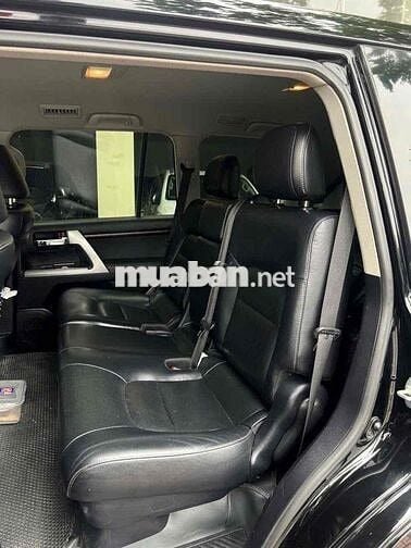 Toyota Land Cruiser VX V8 Đen Nhập khẩu