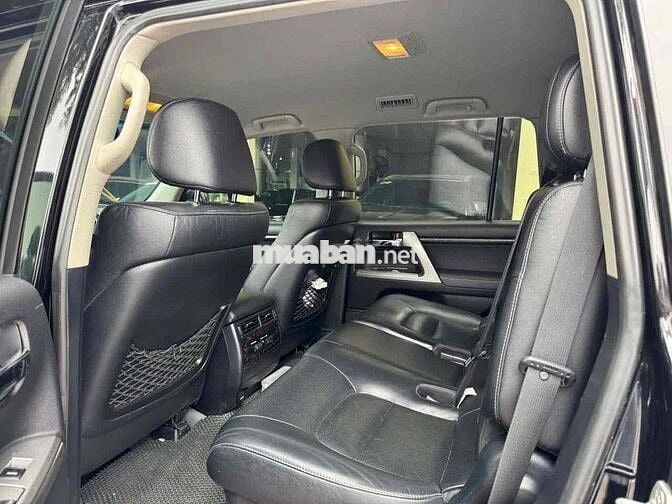 Toyota Land Cruiser VX V8 Đen Nhập khẩu