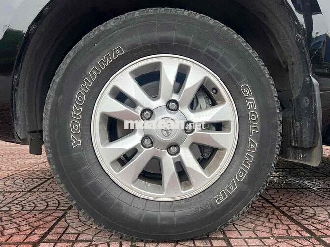 Toyota Land Cruiser VX V8 Đen Nhập khẩu