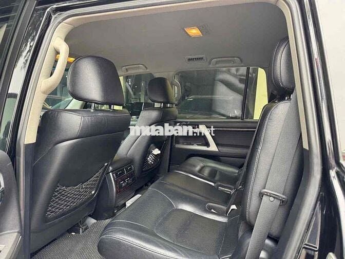 Toyota Land Cruiser VX V8 Đen Nhập khẩu