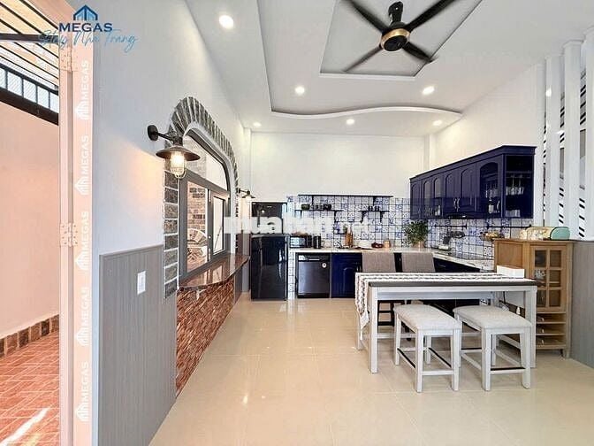NHÀ PHỐ 3 TẦNG PHONG CÁCH ĐỊA TRUNG HẢI 4 PN FULL NT MỚI BẮC NHA TRANG