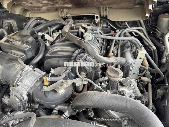 Toyota Land Cruiser VX V8 Đen Nhập khẩu