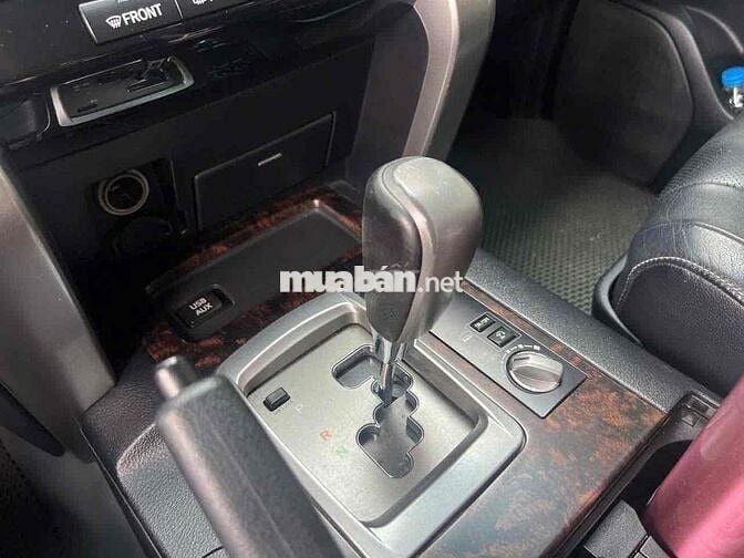 Toyota Land Cruiser VX V8 Đen Nhập khẩu