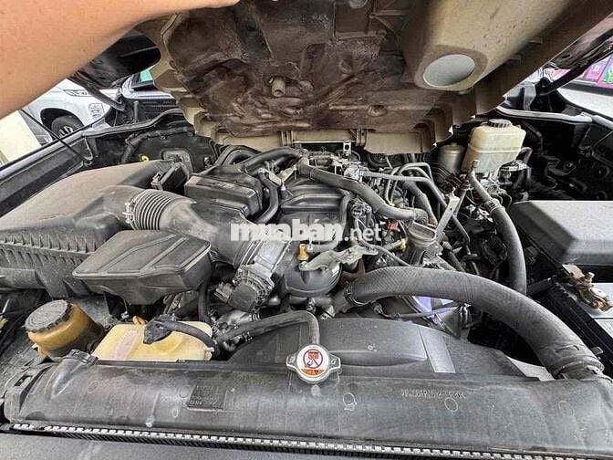 Toyota Land Cruiser VX V8 Đen Nhập khẩu