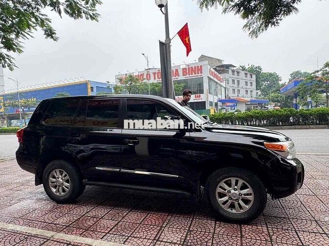 Toyota Land Cruiser VX V8 Đen Nhập khẩu