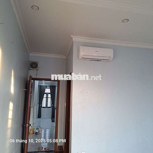 Cho thuê phòng ban công, máy lạnh, mặt tiền Hà Huy Giáp giá 2,7 triệu 