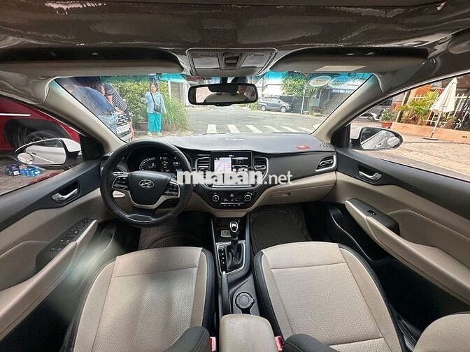 Hyundai Accent Trắng Số tự động