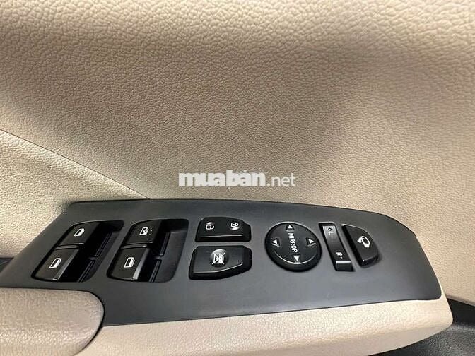 Hyundai Accent Trắng Số tự động