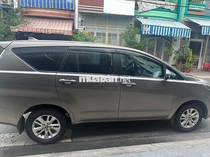 Toyota Innova 2018 màu Đồng 8 chỗ 150.000 km