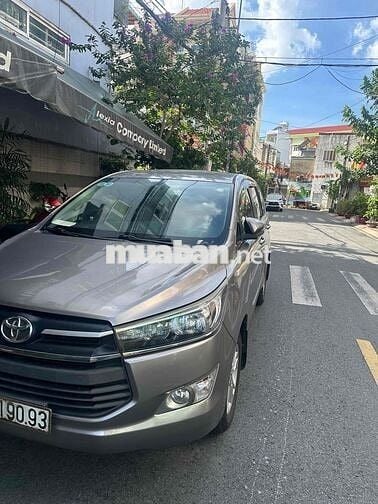 Toyota Innova 2018 màu Đồng 8 chỗ 150.000 km