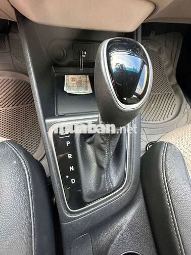 Hyundai Accent Trắng Số tự động