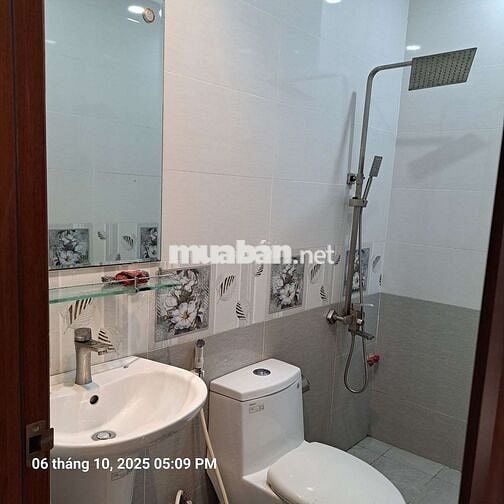 Cho thuê phòng ban công, máy lạnh, mặt tiền Hà Huy Giáp giá 2,7 triệu 