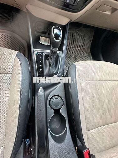 Hyundai Accent Trắng Số tự động