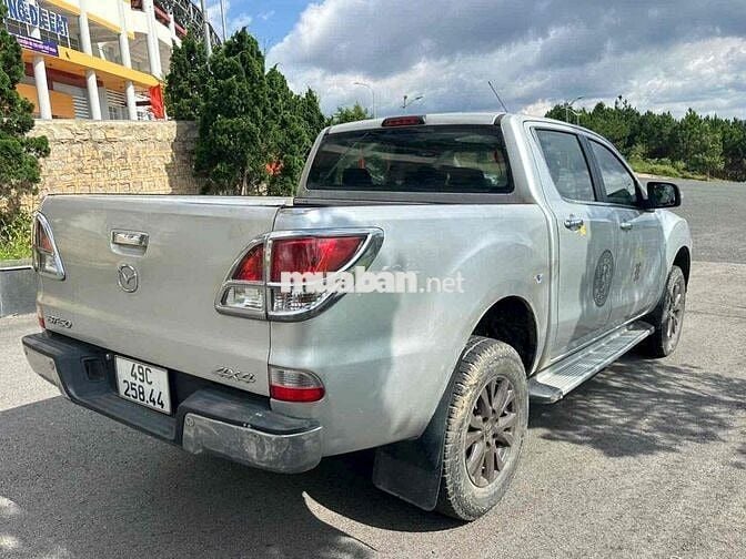 Mazda BT-50 Bạc Tự động 2 cầu