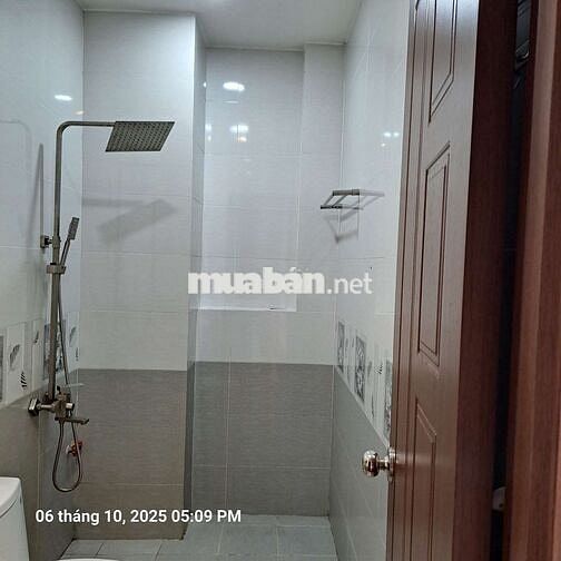 Cho thuê phòng ban công, máy lạnh, mặt tiền Hà Huy Giáp giá 2,7 triệu 