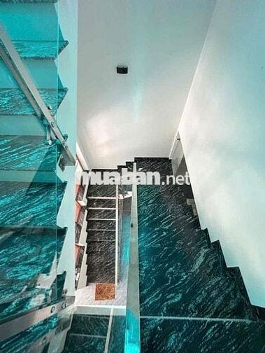 NHÀ 1 TRỆT 2 LẦU NGAY VÒNG XOAY KIM HẰNG