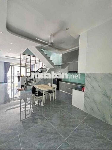 NHÀ 1 TRỆT 2 LẦU NGAY VÒNG XOAY KIM HẰNG